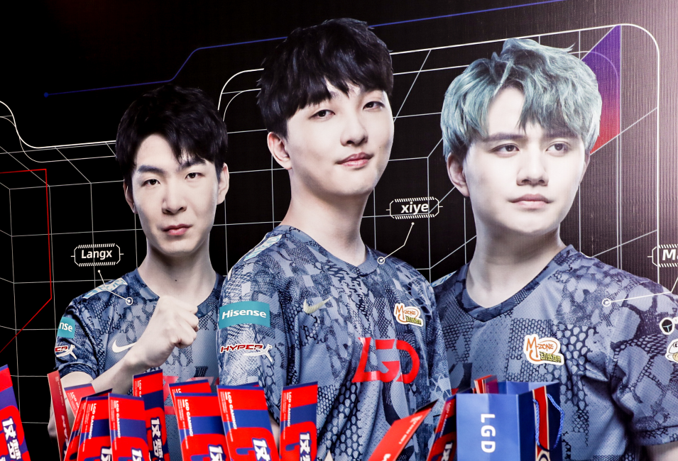 占据主动地 占据主动地